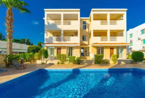 Beautiful 2 bed apartment with great views in Paphos